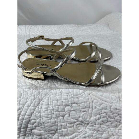 Vaneli Women's Gold Strap Flat Summer Slip On Heel Sandals - Size 8 - Picture 10 of 11
